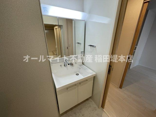 稲城市東長沼の賃貸マンションの洗面所