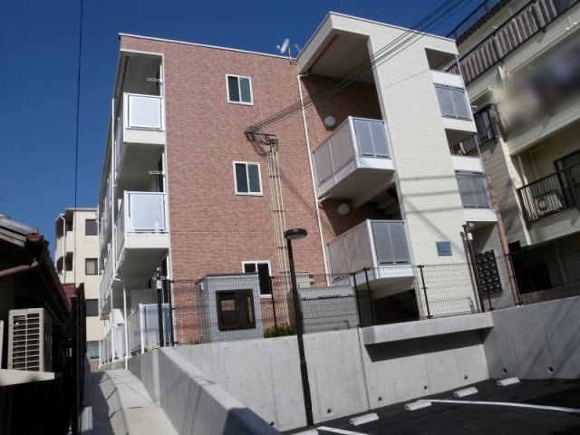 レオパレストライズ２の外観