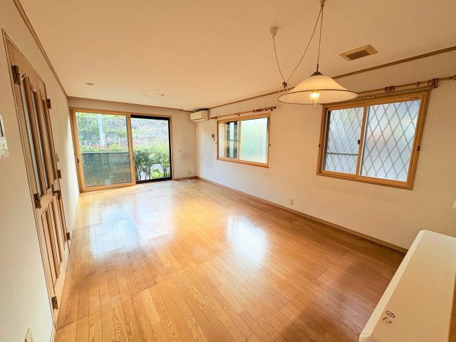 神戸市北区星和台1丁目戸建の居間・リビング