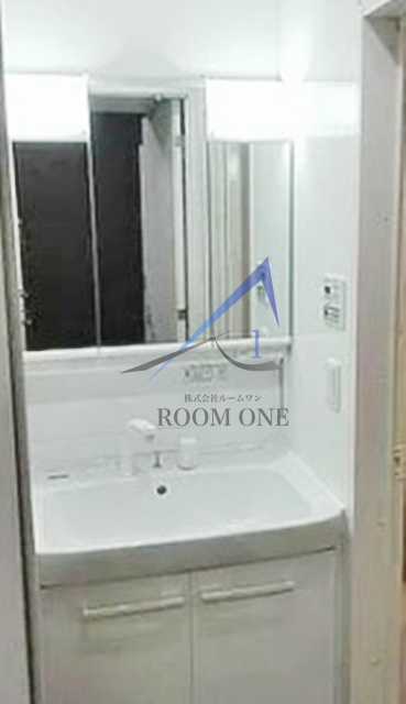 THE　PREMIUM　SUITE　新宿下落合の洗面所|独立洗面台です。