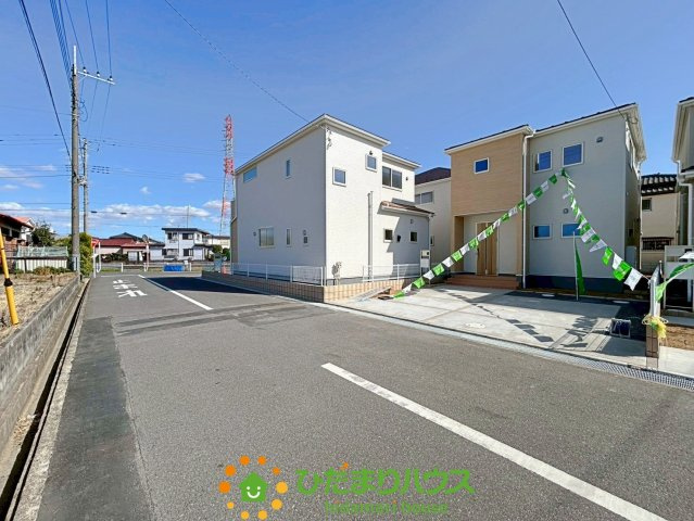 久喜栗原第2　新築一戸建て　03　リーブルガーデンの前面道路含む現地写真