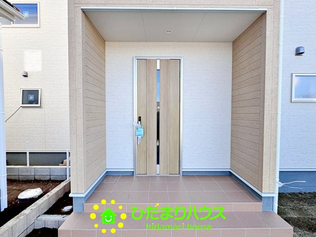 久喜栗原第2　新築一戸建て　03　リーブルガーデンの玄関