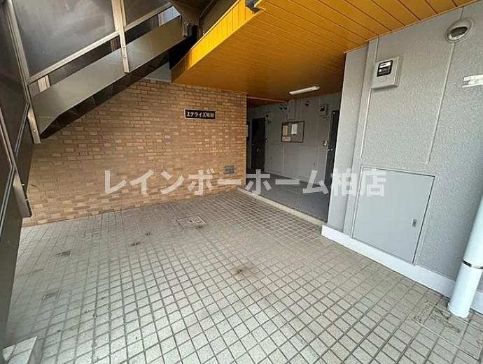 特典：仲介手数料が無料です!!のエントランス