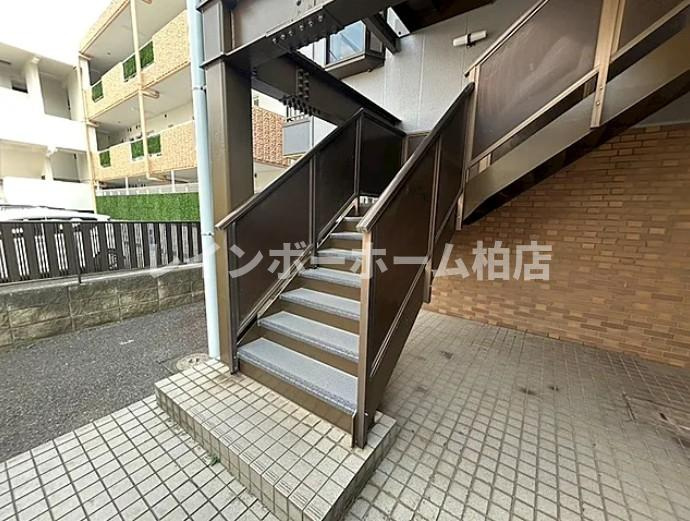 特典：仲介手数料が無料です!!のその他共用部分|共用階段です