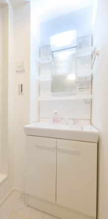 カインドネスみずほ台Ｎｏｒｔｈの独立洗面台|同施工参照