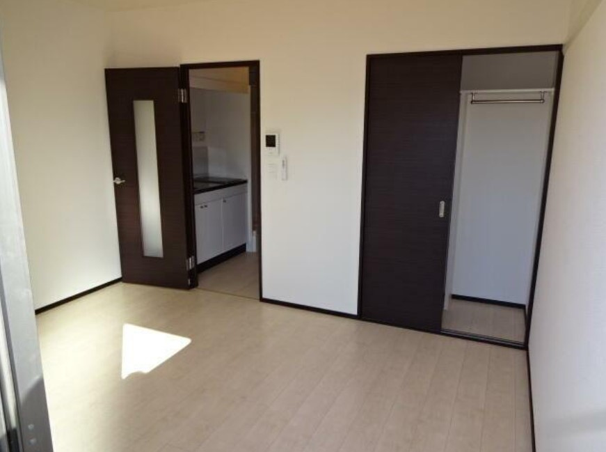 コンフォート桜木の居間・リビング|別部屋参照写真