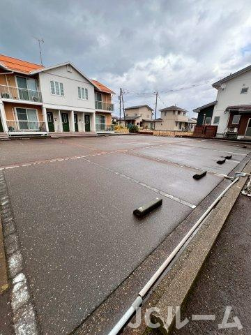 フィオーレ大潟 Ⅲの駐車場