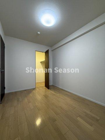 【洋室】 | 照明器具新規取付・給湯器交換などリフォーム完了しております！　　　
詳細はお気軽にお問い合わせくださいね◎