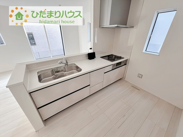 【キッチン】 | 取手市台宿２丁目24-1期　新築戸建　2号棟 | 3口コンロでお料理する時間も短くなりそうですね(*‘∀‘)