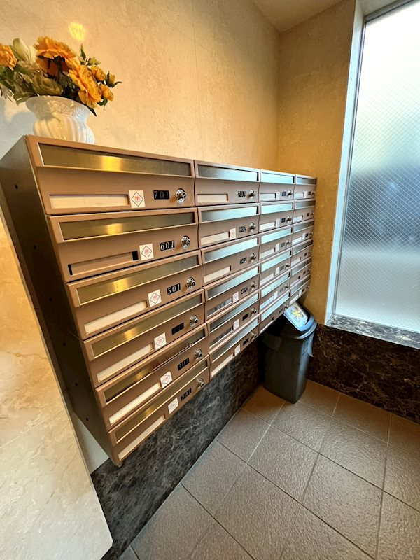 サーパス高木のエントランス