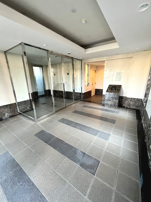 サーパス高木のロビー