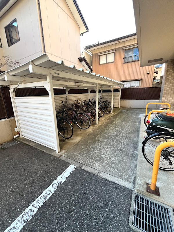 サーパス高木の駐車場