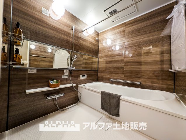 ドラゴンマンション立川壱番館の浴室|【Bathroom】
◆浴室換気乾燥機付きUB◆雨に日でも洗濯物が乾かせ、同時に室内を乾燥させる為、カビ、汚れの発生を抑えます。暖房機機能があり冬場は入浴前に暖め可能でとても重宝します。