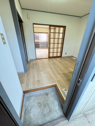 コーポパインビーチの玄関|同間取り・別の部屋の写真です。