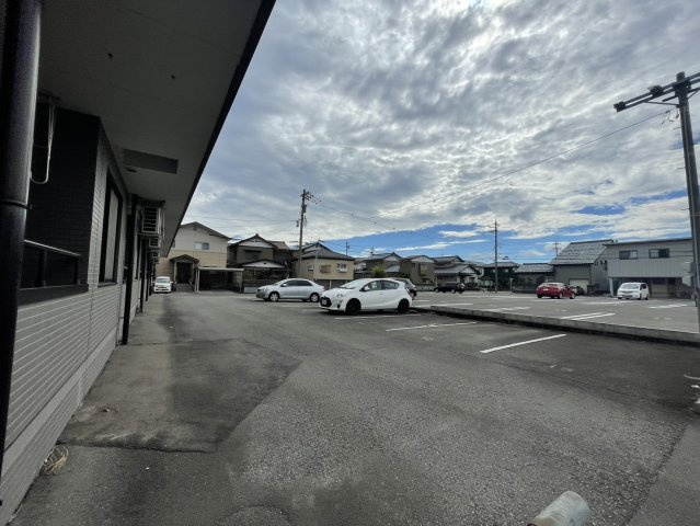鯖江市神中町３丁目のアパートの駐車場
