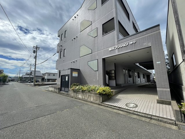 鯖江市神中町３丁目のアパートの外観