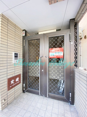 【エントランス】 | カーサグランデMINEO | 防犯面に優れたエントランス