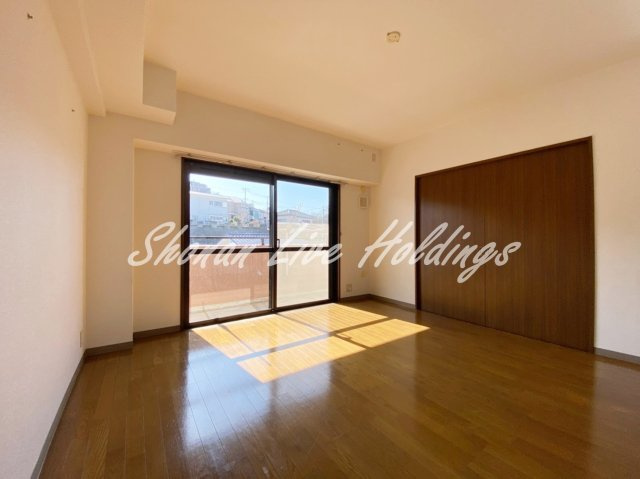 カーサグランデMINEOの居間・リビング|日当たり良好・明るい室内