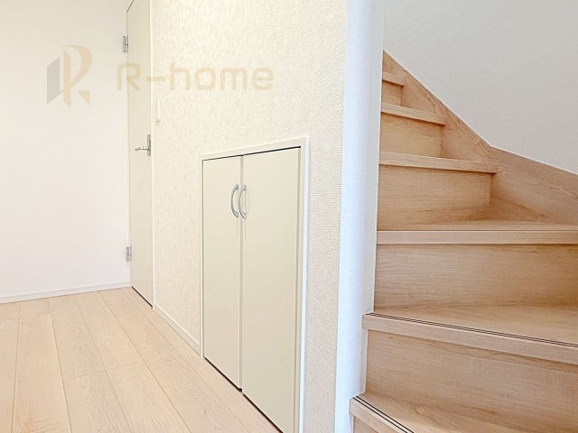 結城市結城第40　新築戸建て　1号棟の収納|あると便利なホール収納！防災グッズなどの収納にも便利です♪