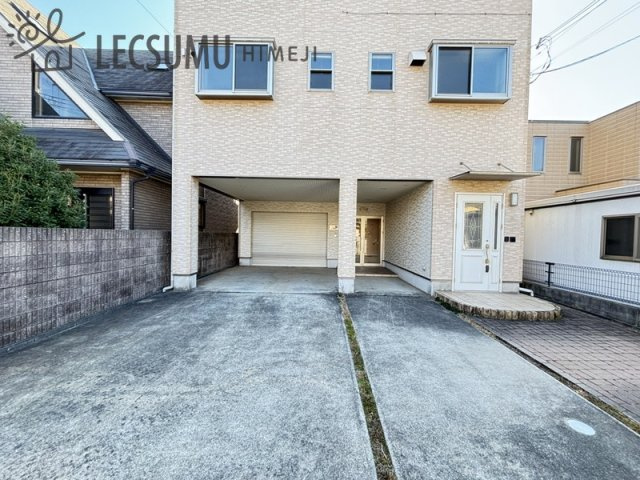 姫路市大津区真砂町/中古戸建の駐車場