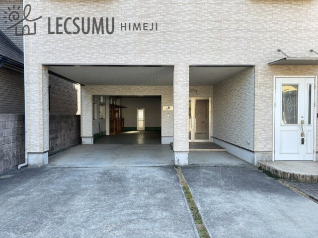 姫路市大津区真砂町/中古戸建の駐車場