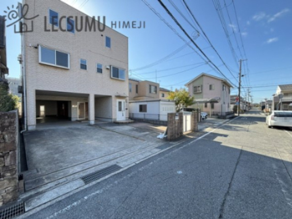 姫路市大津区真砂町/中古戸建の前面道路含む現地写真