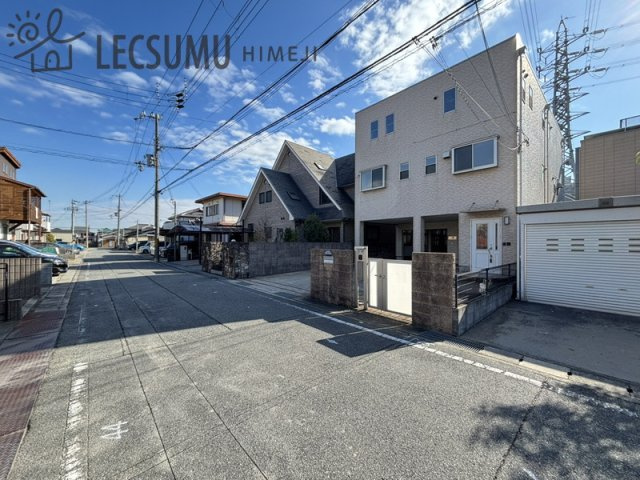姫路市大津区真砂町/中古戸建の前面道路含む現地写真