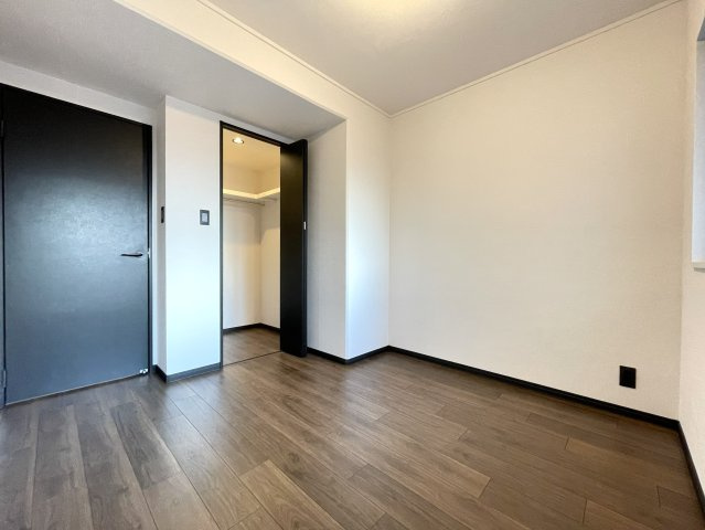 ルミエール二条の洋室