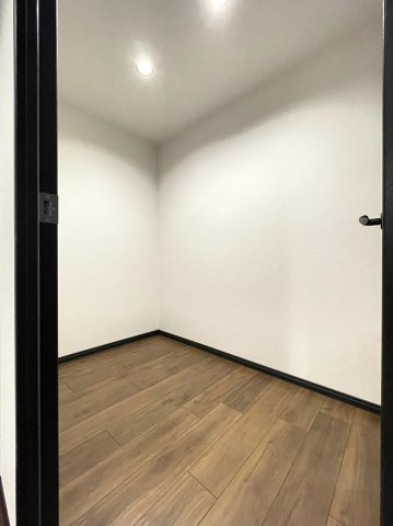 ルミエール二条の洋室