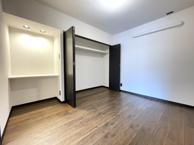 ルミエール二条の洋室