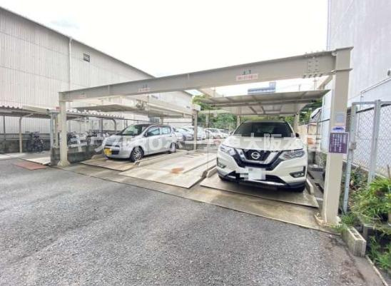 ラィズイングサンの駐車場