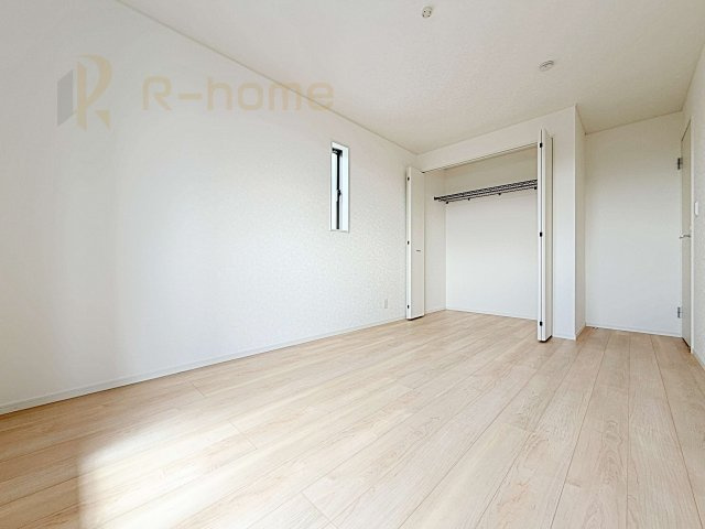 結城市結城第40　新築戸建て　2号棟の洋室|どんな部屋家具も合わせやすいシンプルな洋室！
たっぷりの日差しと心地よい風が舞い込む住まい♪