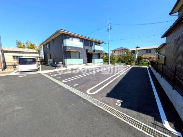 ユアメゾン速の駐車場