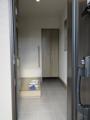 【仲介手数料無料】新築戸建　深谷市常盤町71-73（全2棟）の玄関