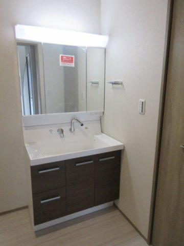 【仲介手数料無料】新築戸建　深谷市常盤町71-73（全2棟）の独立洗面台