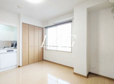 【居間・リビング】 | アリエスビル | 洋室のお部屋です。