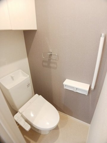 ガラシアⅢのトイレ|落ち着いた色調のトイレです