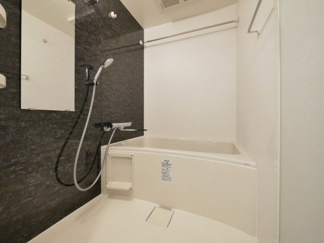 コンフォリア・リヴ新大阪WESTの浴室