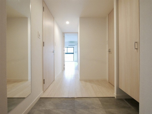 コンフォリア・リヴ新大阪WESTの玄関