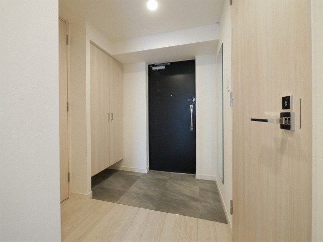 コンフォリア・リヴ新大阪WESTの玄関