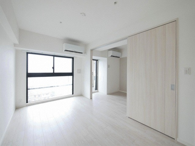 コンフォリア・リヴ新大阪WESTの居間・リビング