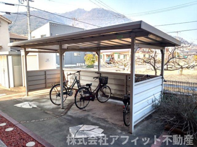 【その他共用部分】 | アマーレゆかり | 屋根付き駐輪場