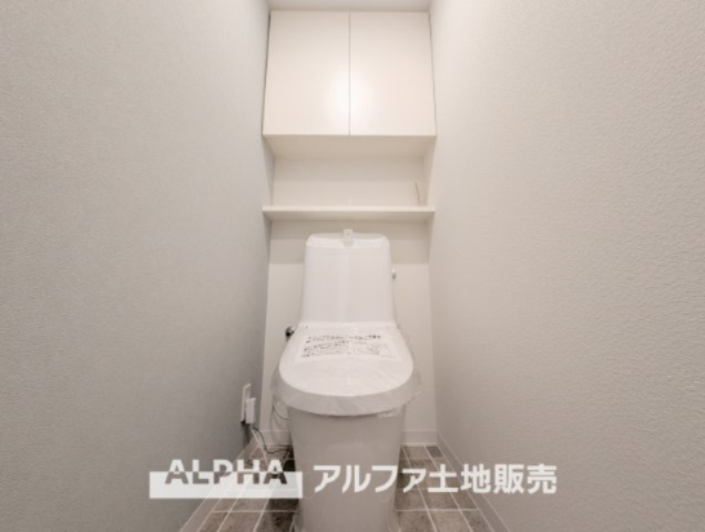 パレステージ中神のトイレ|【Warm water flush toilet】
◆温水洗浄便座付きトイレ◆お掃除も楽々。快適に過ごすためには今や欠かせない設備の一つです。壁掛けリモコンで使いやすくいつでも清潔に保てます。