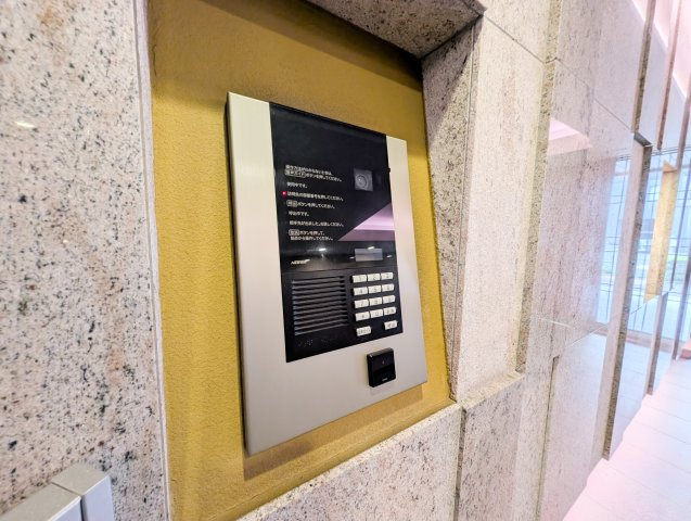 パレステージ中神のセキュリティ|【Auto lock】
◆オートロック◆不要なセールスや不審者をシャットアウトし静かで快適なシステムは私達に恙ないライフスタイルを与えてくれます。