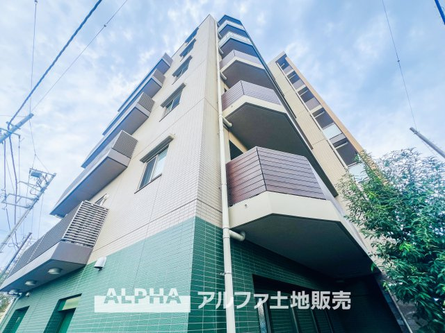 パレステージ中神の外観|【outward appearance】
◆外観◆中神駅まで徒歩8分と利便性の良い立地。帰宅途中に買い物や夕食をすませ、帰宅後はゆっくりとした時間を過ごすのも良いですね。