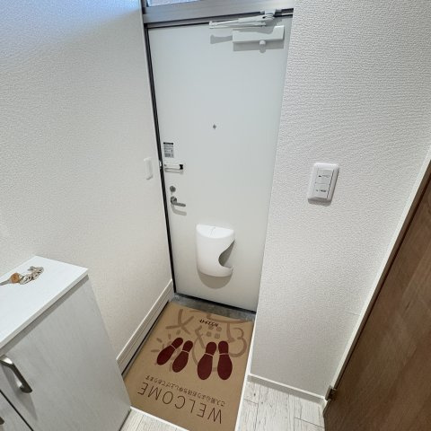 クリスタルハイツの玄関