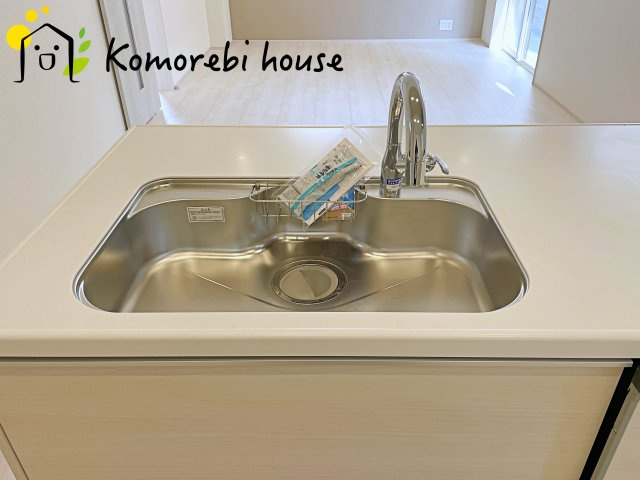 さいたま市西区三橋６丁目　新築一戸建て　ブルーミングガーデン　01のキッチン|26.3.23撮影済み
