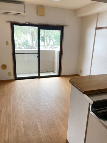 柏崎市西山町鬼王の賃貸マンションの居間・リビング