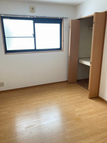 柏崎市西山町鬼王の賃貸マンションの居間・リビング