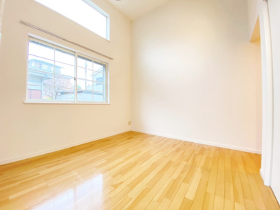 【居間・リビング】 | プリマ七番館 | 南西向きで明るい室内